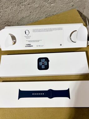 Apple Watch SE 2nd Gen 40mm GPS Midnight Sport Band